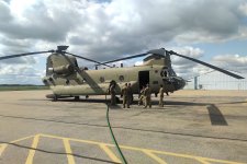 Boeing-CH-47-Chinook-tandem-rotor-e-2021-08-17-on-tarmac.jpg