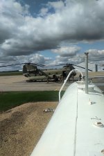 Boeing CH-47 Chinook tandem rotor b 2021 08 17 vert.jpg